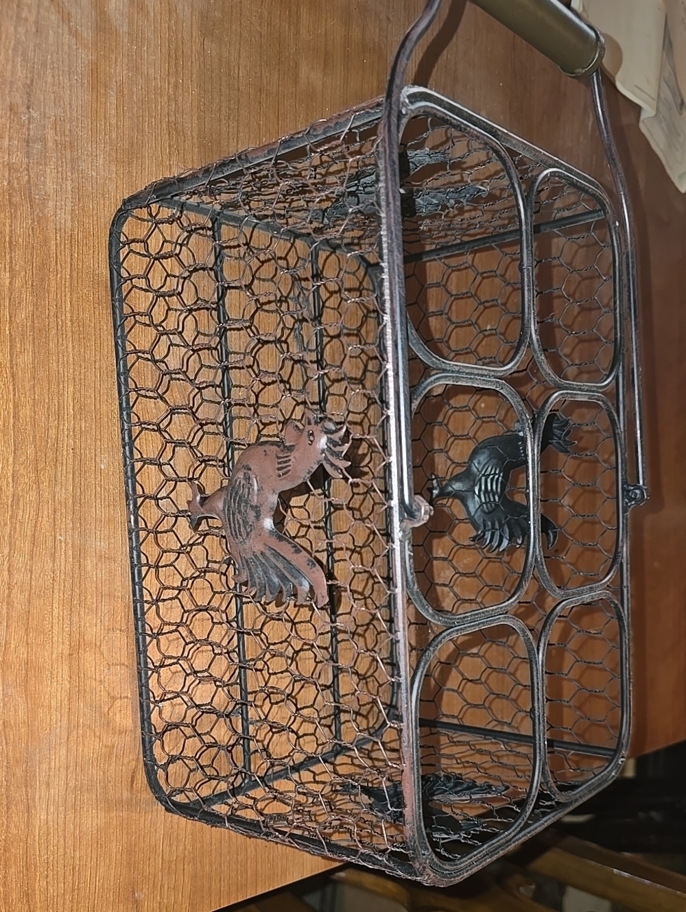 Decorative Metal Chicken Bottle Caddy in Distressed Black/Brown